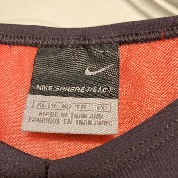 Nike Sphere React Short Sleeve Breathable Athletic Shirt. Size XL (16-18) - Picture 3 of 3